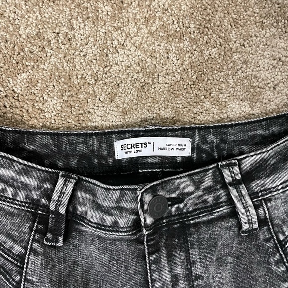 ❤️❤️Secrets with Love Super High Narrow waisted jeans acid wash size 29. - Picture 16 of 16